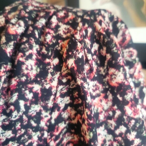 Daniel Rainn Short Pleated Sleeved Black/Red/Pink Floral Blouse - Size M - Picture 3 of 9